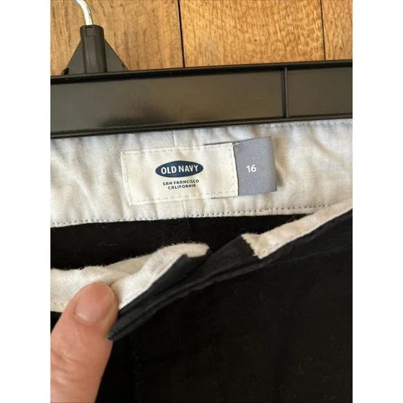 Old Navy 5" Chino Flat Front Shorts Women's Size 16‎ Black - Picture 5 of 9